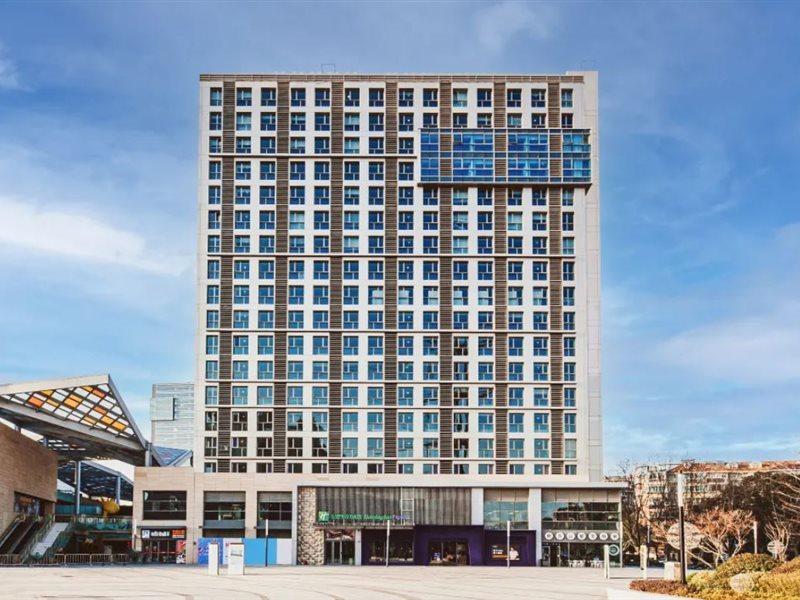 Holiday Inn Express Shanghai Baoyang By Ihg Eksteriør billede